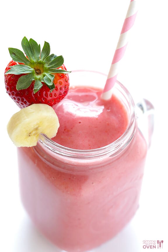 https://www.gimmesomeoven.com/wp-content/uploads/2014/04/Strawberry-Banana-Smoothie-3.jpg