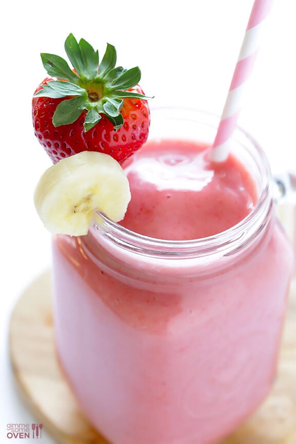 Strawberry Banana Smoothie Recipe | gimmesomeoven.com #vegan #glutenfree #healthy