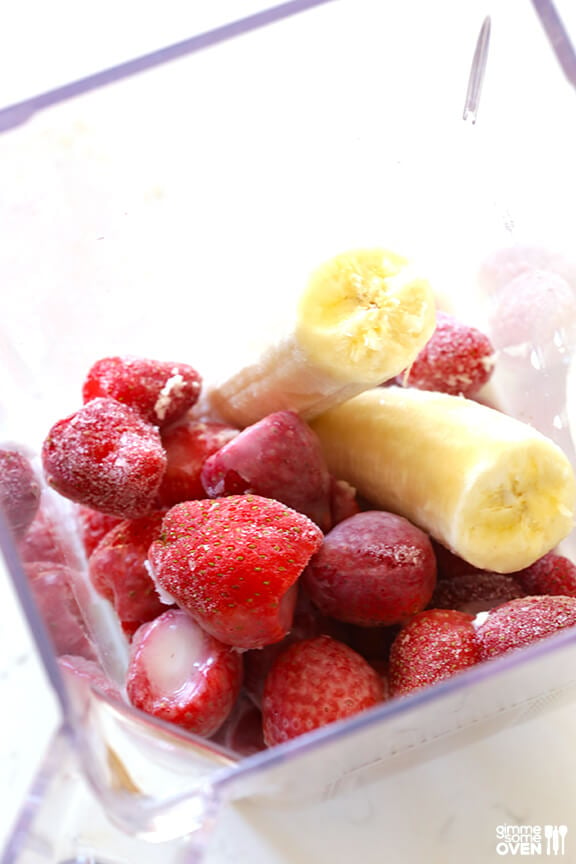 Strawberry banana smoothie ingredients