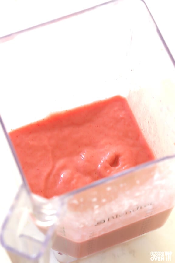 Strawberry Banana Smoothie | gimmesomeoven.com