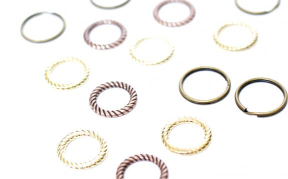 DIY Metal Ring Necklace | www.gimmesomeoven.com/style