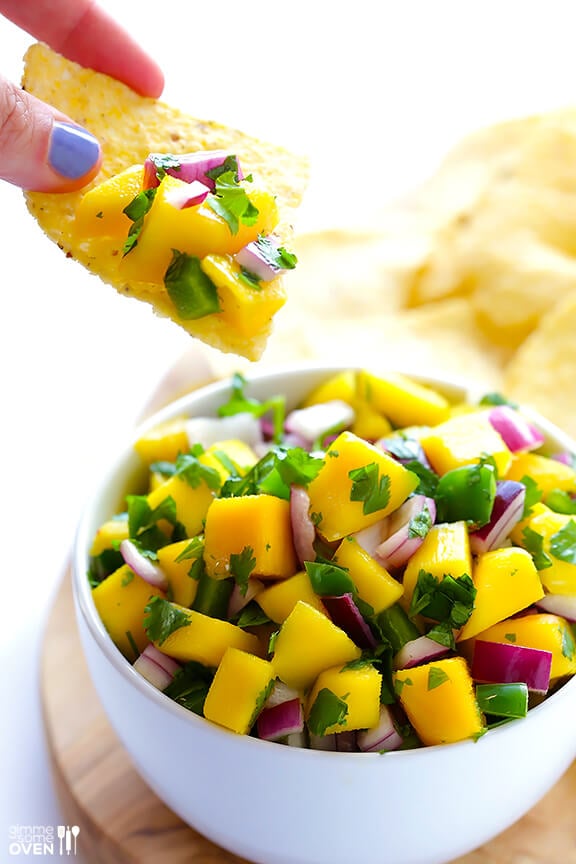 5-Ingredient Mango Salsa Recipe | gimmesomeoven.com 