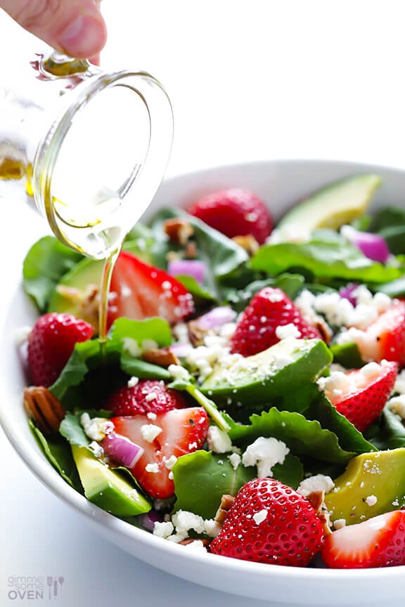 Strawberry Kale Salad | gimmesomeoven.com #vegetarian #glutenfree