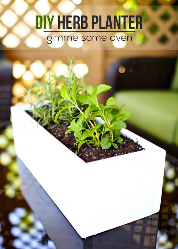 DIY Herb Planter -- easy to make with just a few simple materials! | gimmesomeoven.com/style #diy #garden