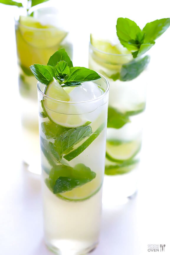 Ginger Beer Mojito -- All you need are 4 ingredients and 1 minute to make this fresh and tasty drink! | gimmesomeoven.com #cocktail #mocktail #recipe