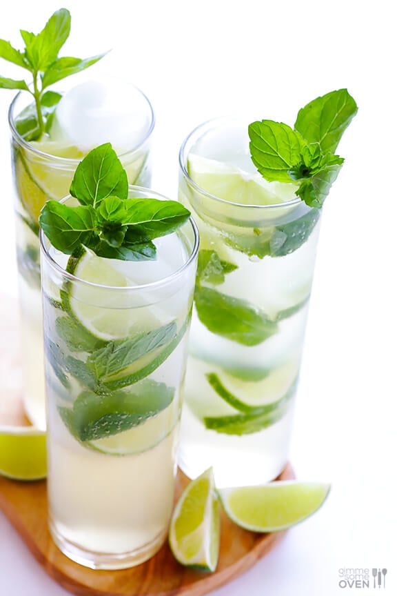 Ginger Beer Mojito -- All you need are 4 ingredients and 1 minute to make this fresh and tasty drink! | gimmesomeoven.com #cocktail #mocktail #recipe