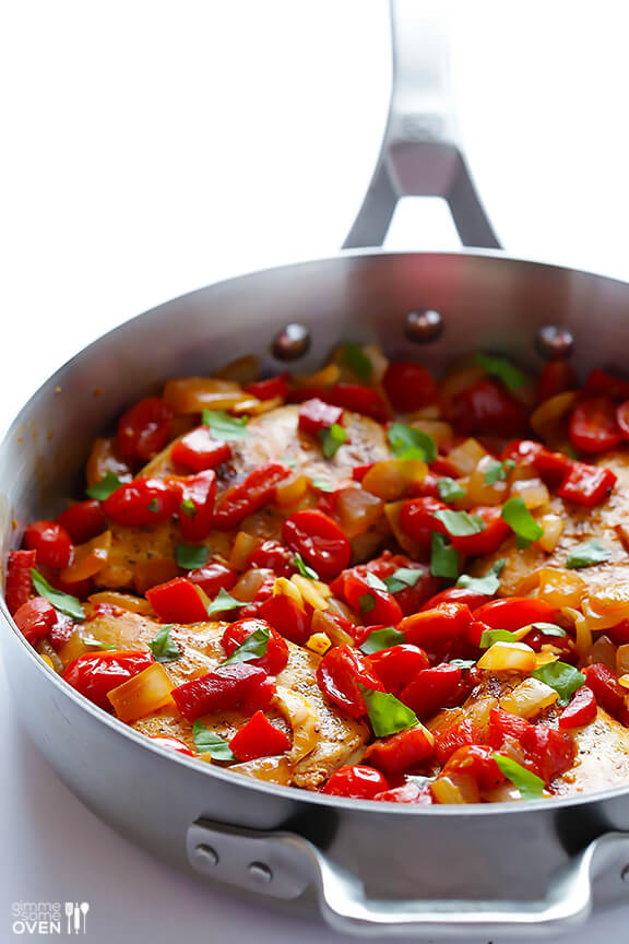 Easy Italian Chicken Skillet Recipe -- fresh, flavorful and ready to go in less than 30 minutes! gimmesomeoven.com #italian #chicken