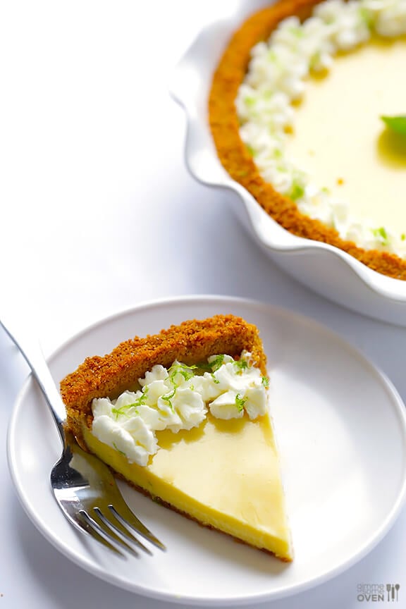 Mojito Pie -- a delicious twist on key lime pie inspired by a classic mojito drink! gimmesomeoven.com #mojito #pie #dessert