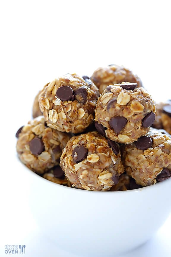 No-Bake Energy Bites -- quick and easy to make, naturally sweetened with honey, and SO delicious! Perfect for a quick breakfast, snack, or even a healthy dessert. Gluten-free / Vegan. | gimmesomeoven.com