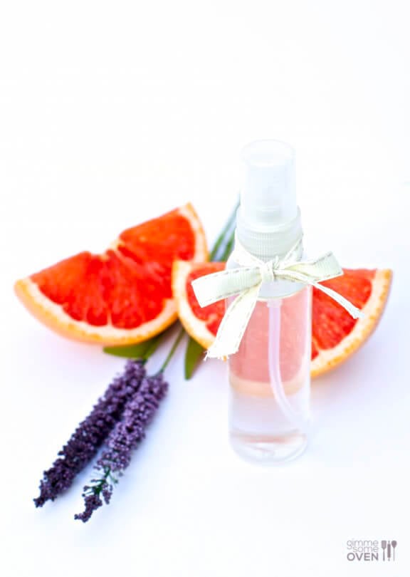 DIY Grapefruit-Lavender Body Spray | www.gimmesomeoven.com/style