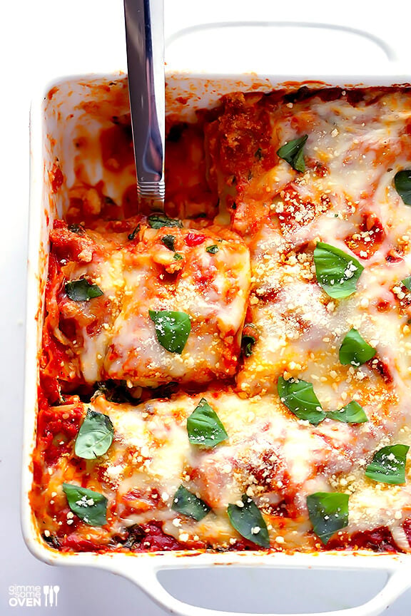 10-Minute Spinach Lasagna -- quick and easy to prep, and SO good! | gimmesomeoven.com #pasta