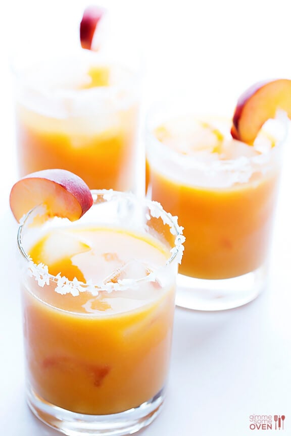 Fresh Peach Margaritas | gimmesomeoven.com #cocktail