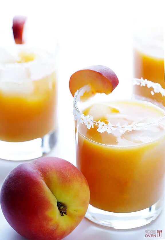 Fresh Peach Margaritas | gimmesomeoven.com #cocktail