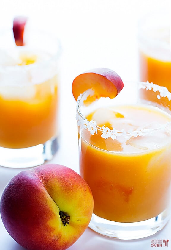 Fresh Peach Margaritas | gimmesomeoven.com #cocktail
