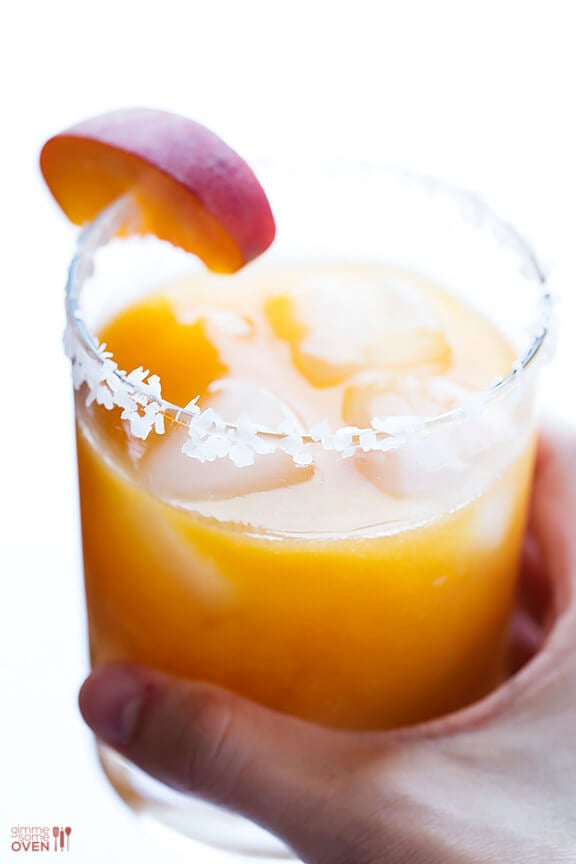 Fresh Peach Margaritas | gimmesomeoven.com #cocktail