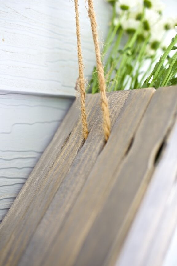 DIY Hanging Flower Box | www.gimmesomeoven.com/style