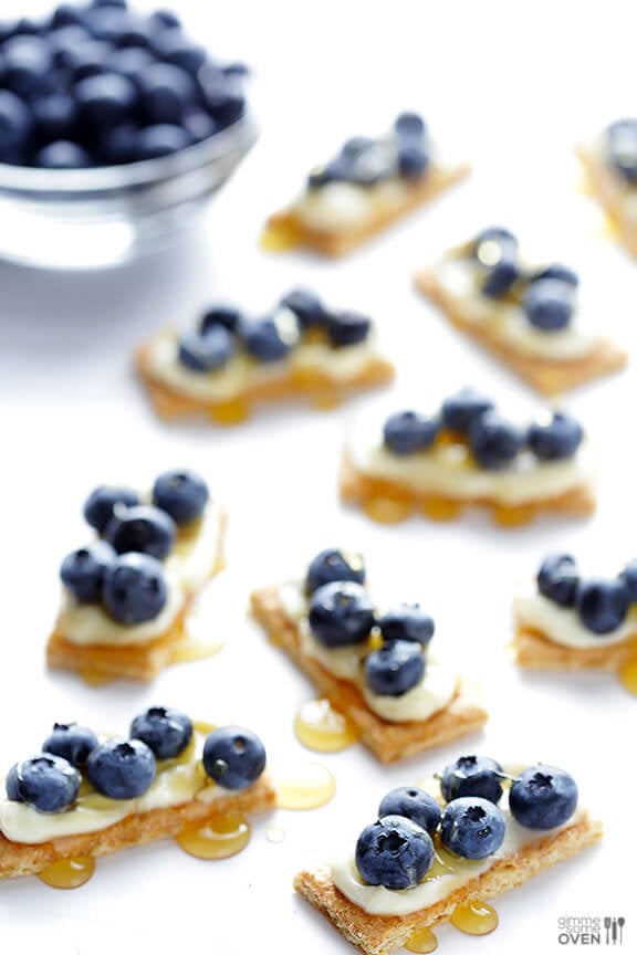 Easy Blueberry "Cheesecake" Bites -- all you need are 4 ingredients to make this quick and easy dessert/snack | gimmesomeoven.com 