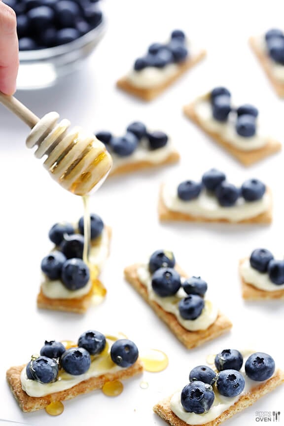 Easy Blueberry "Cheesecake" Bites -- all you need are 4 ingredients to make this quick and easy dessert/snack | gimmesomeoven.com 