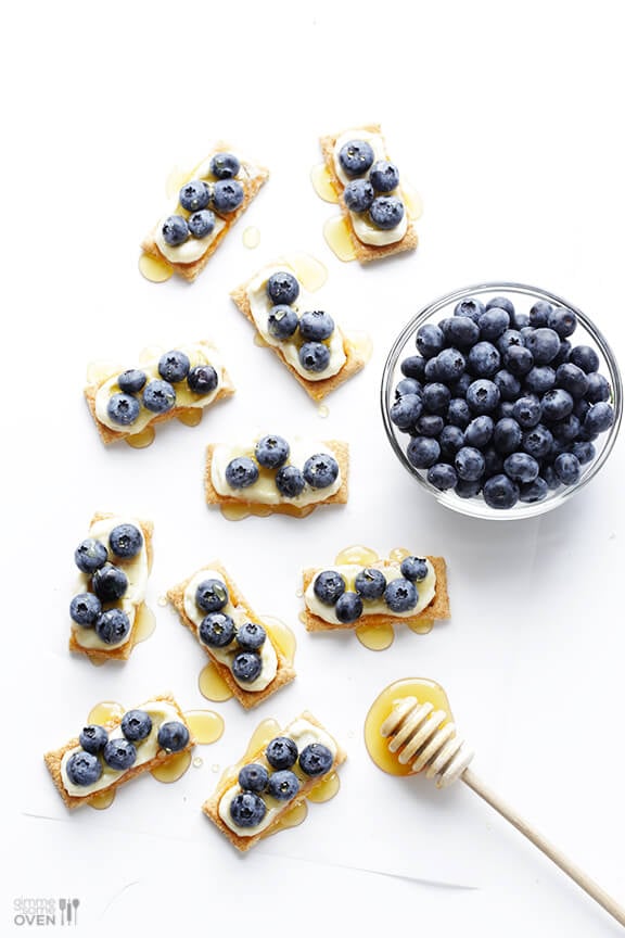 Easy Blueberry "Cheesecake" Bites -- all you need are 4 ingredients to make this quick and easy dessert/snack | gimmesomeoven.com 