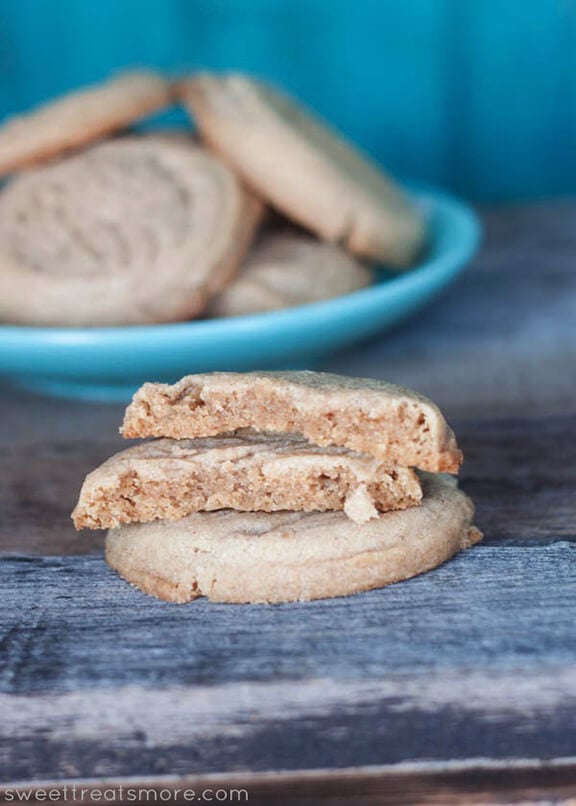 Brown Sugar Cinnamon Coconut Oil Cookies | sweettreatsmore.com