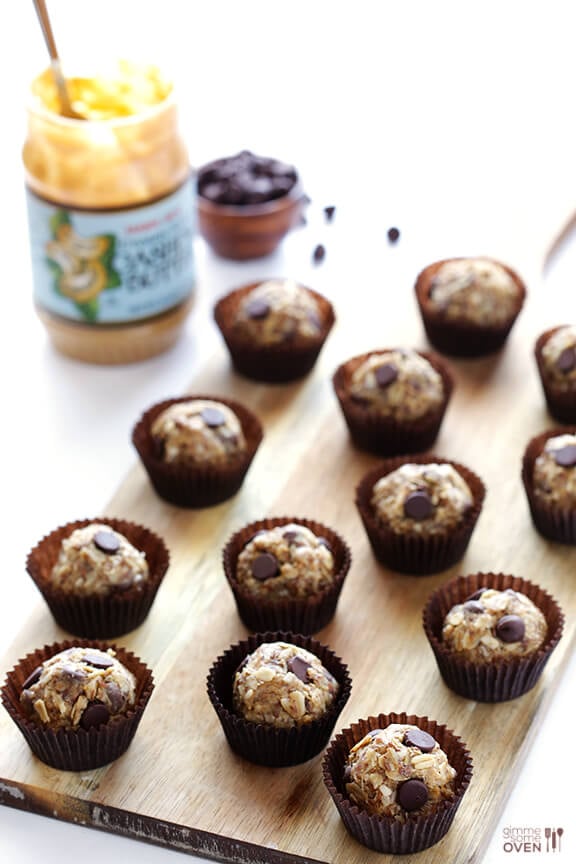 Cashew Dark Chocolate Energy Bites | gimmesomeoven.com #glutenfree #vegan