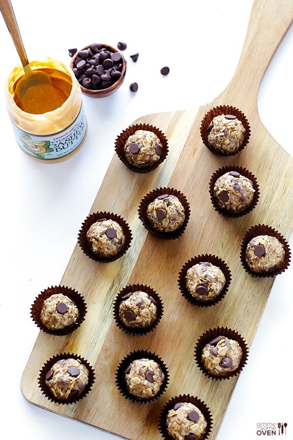 Cashew Dark Chocolate Energy Bites | gimmesomeoven.com #glutenfree #vegan