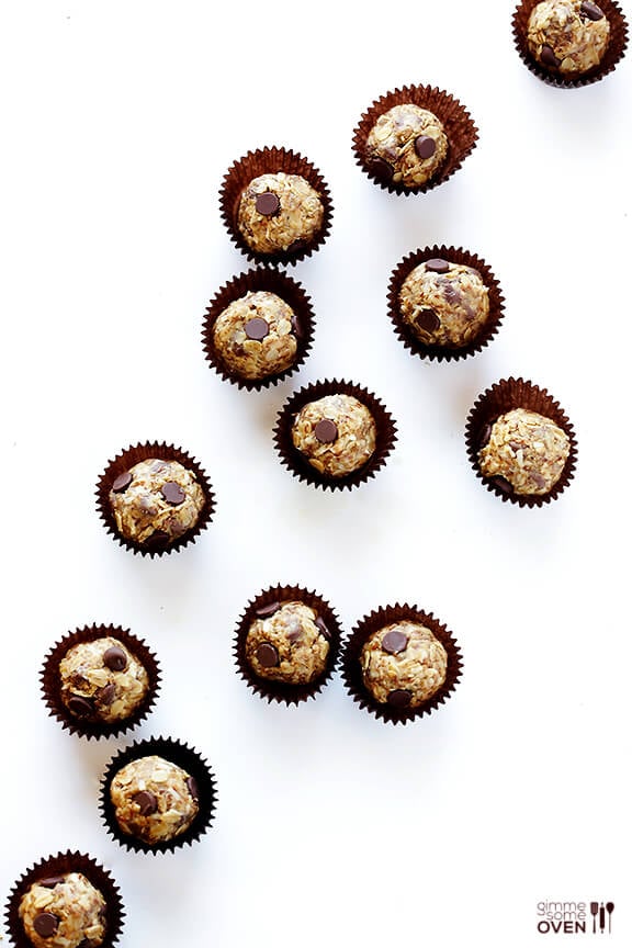 Cashew Dark Chocolate Energy Bites | gimmesomeoven.com #glutenfree #vegan