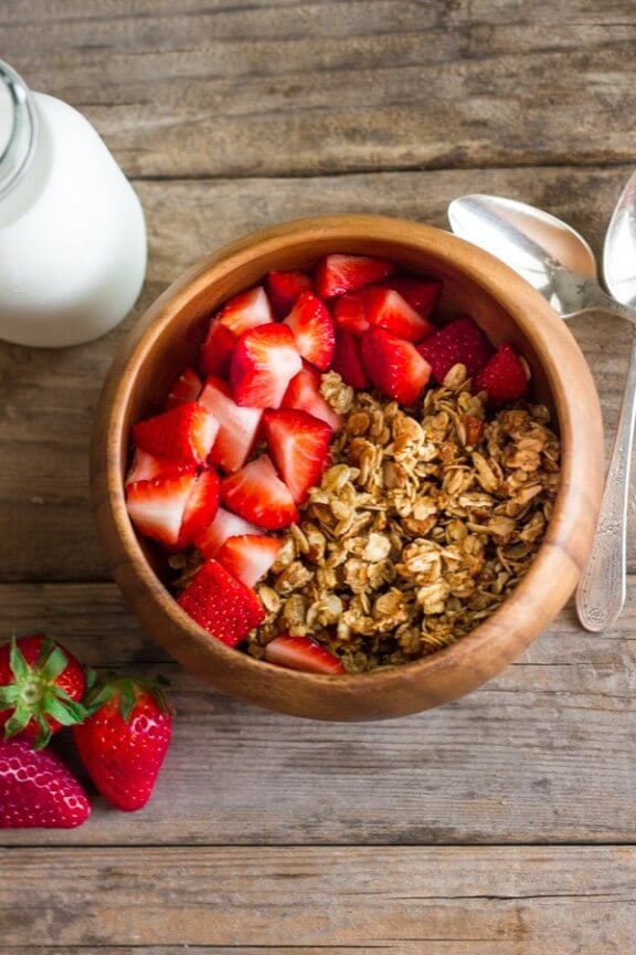 Homemade Coconut Oil Almond Granola | lovelylittlekitchen.com