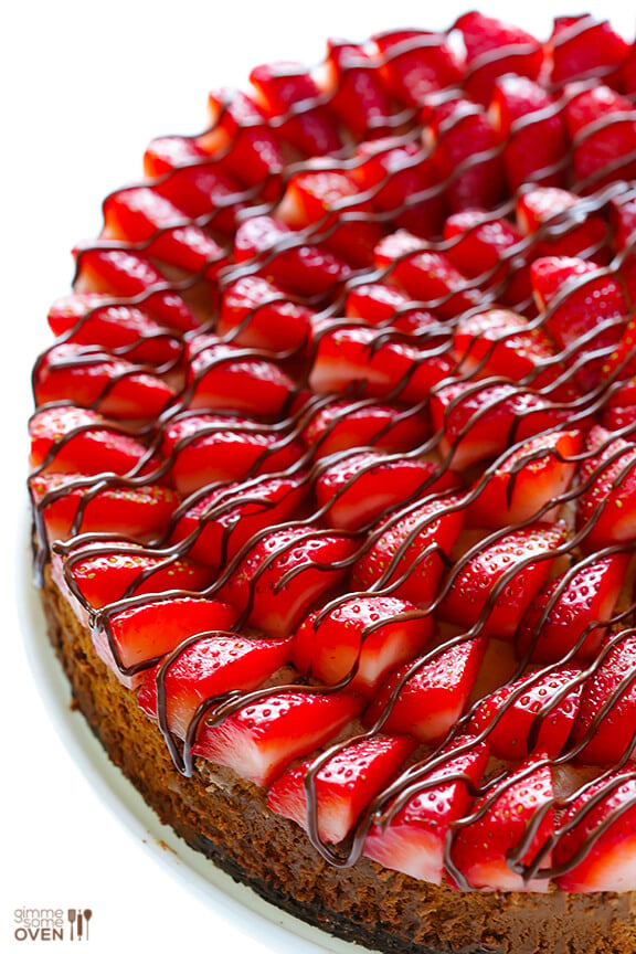 Strawberry Nutella Cheesecake | gimmesomeoven.com #dessert #chocolate