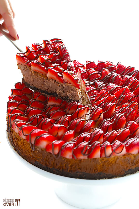 Strawberry Nutella Cheesecake | gimmesomeoven.com #dessert #chocolate