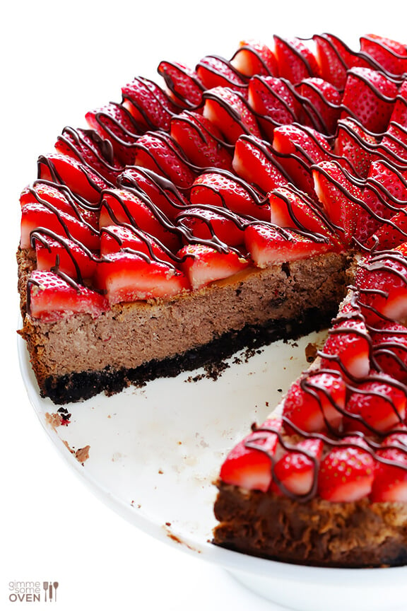 Strawberry Nutella Cheesecake | gimmesomeoven.com #dessert #chocolate