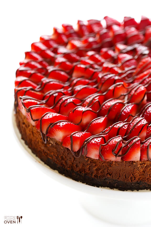Strawberry Nutella Cheesecake | gimmesomeoven.com #dessert #chocolate