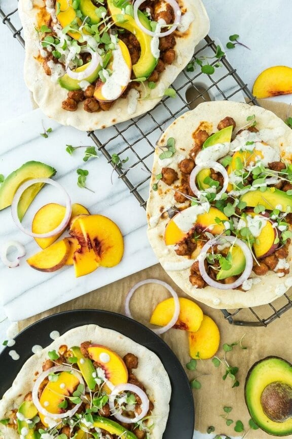 BBQ Chickpea Flatbread Pizzas with Jalapeño Plum BBQ Sauce | keepinitkind.com