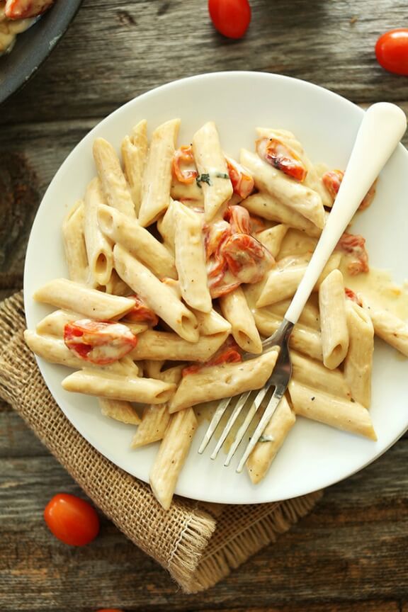 Creamy Vegan Garlic Pasta with Roasted Tomatoes | minimalistbaker.com