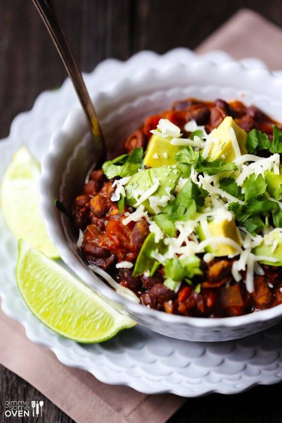 Smoky Black Bean Chili | gimmesomeoven.com