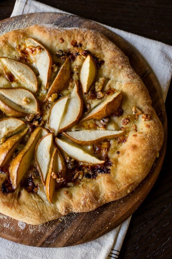 Pear & Walnut Gorgonzola Pizza | kitchenconfidante.com