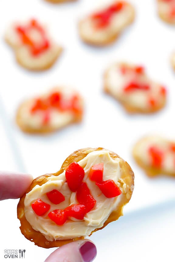 3-Ingredient Pretzel Bites | gimmesomeoven.com #snack