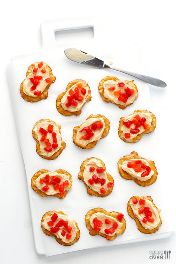 3-Ingredient Pretzel Bites | gimmesomeoven.com #snack