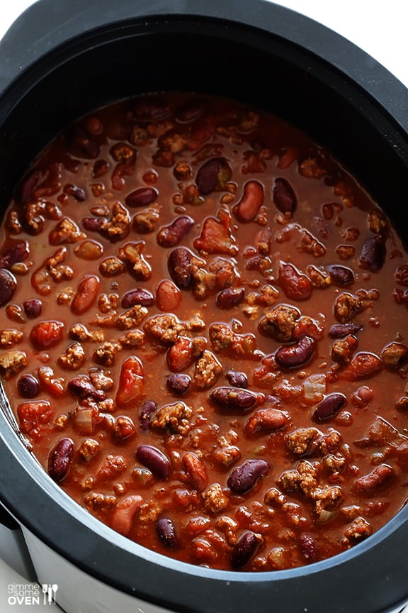 Classic Slow Cooker Chili -- super easy to make, and SO GOOD! | gimmesomeoven.com #soup #fall #gameday