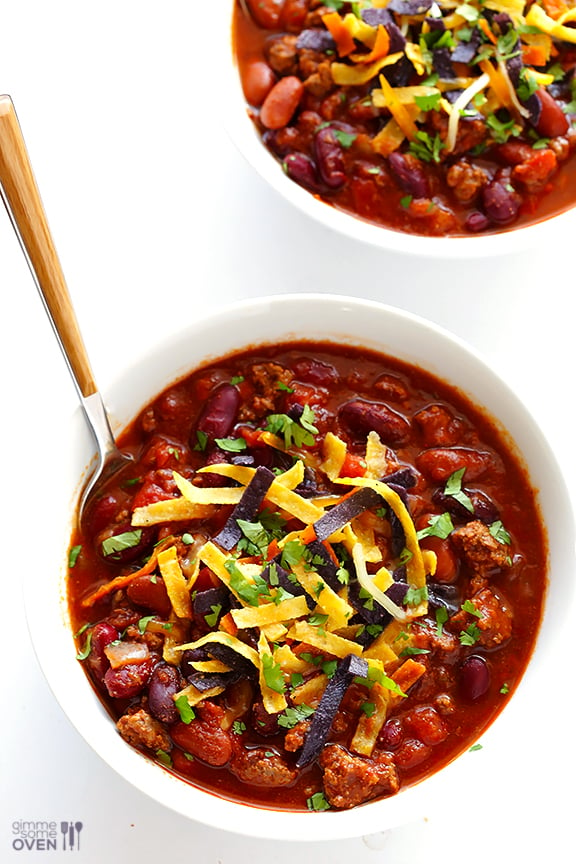 Classic Slow Cooker Chili -- super easy to make, and SO GOOD! | gimmesomeoven.com #soup #fall #gameday