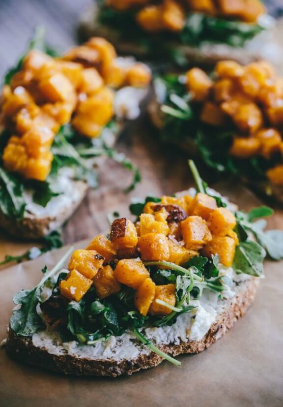 Butternut Squash, Arugula, and Roasted Garlic Goat Cheese Tartine | bloggingoverthyme.com