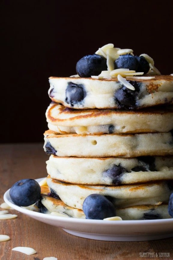 Extra Fluffy Blueberry Almond Pancakes | sweetpeasandsaffron.com