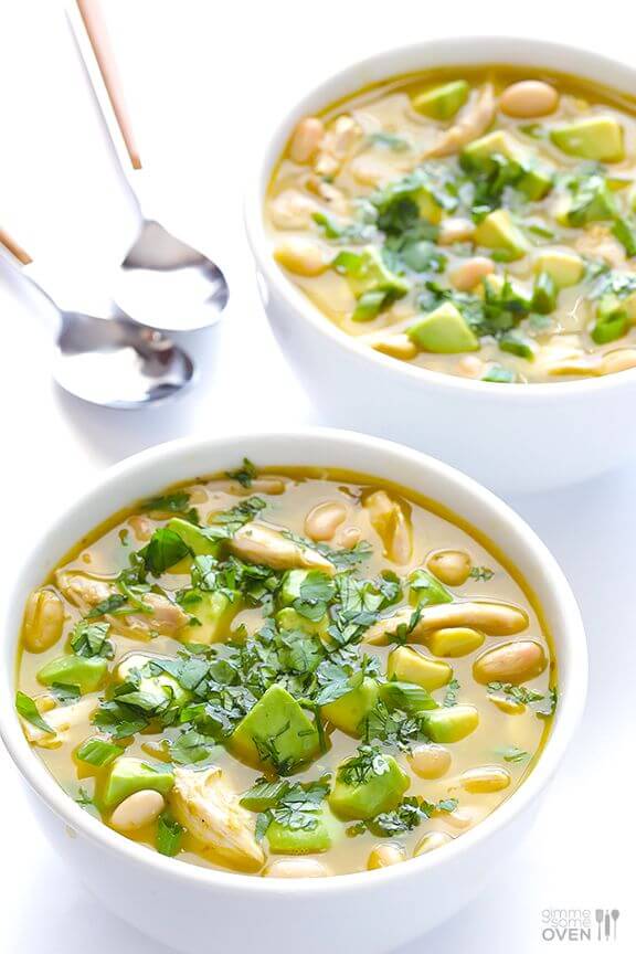 5-Ingredient Easy White Chicken Chili | gimmesomeoven.com