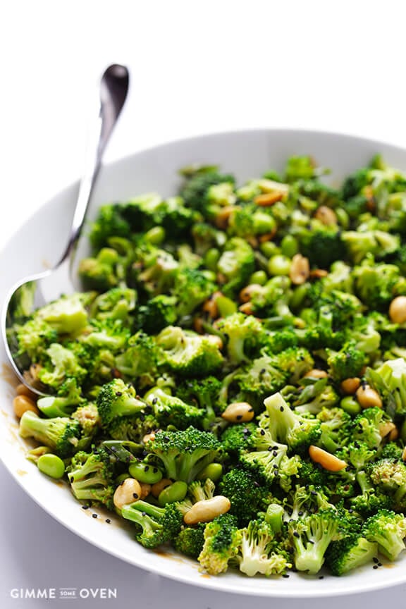 Asian Broccoli Salad -- quick and easy to make, and made with a tasty peanut sauce | gimmesomeoven.com #vegan