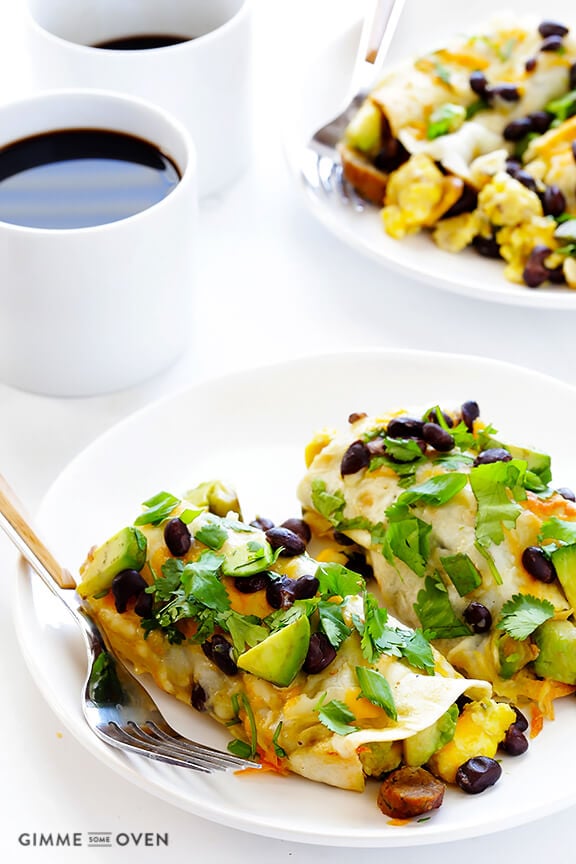 Breakfast Enchiladas -- all of your favorite breakfast ingredients rolled up into enchiladas! | gimmesomeoven.com