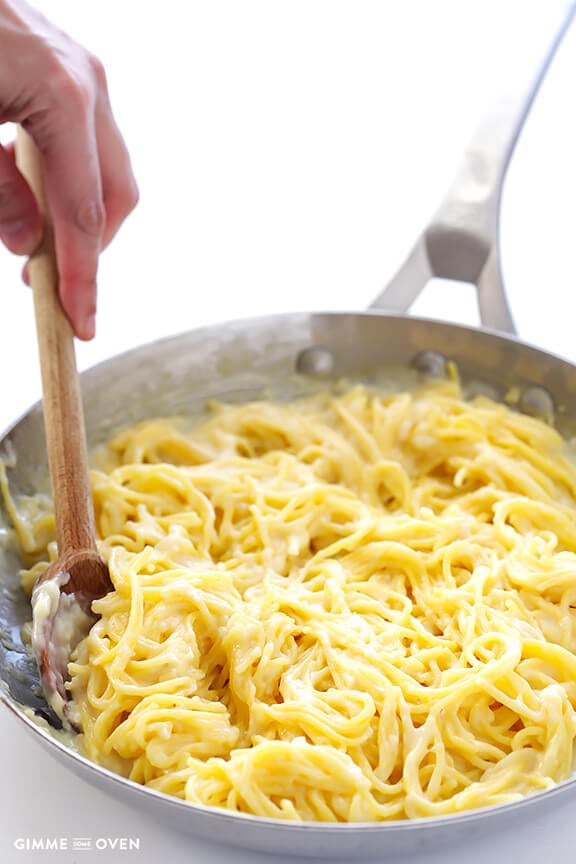 Gluten-Free Alfredo Sauce -- ready to go in 15 minutes, made with easy everyday ingredients, and so good! | gimmesomeoven.com #glutenfree #gf