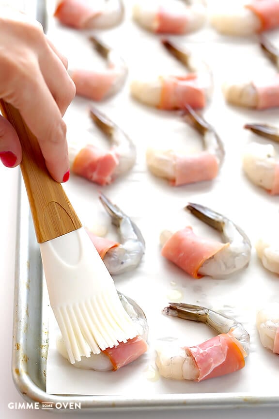 Easy Prosciutto Wrapped Shrimp | gimmesomeoven.com #glutenfree #appetizer