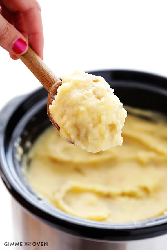 Slow Cooker Mashed Potatoes Recipe | gimmesomeoven.com #slowcooker #crockpot