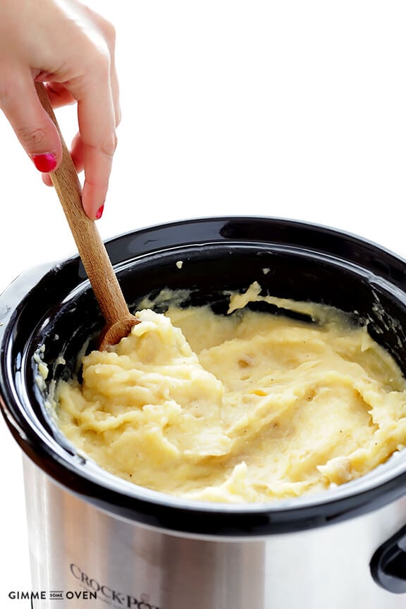 Slow Cooker Mashed Potatoes Recipe | gimmesomeoven.com #slowcooker #crockpot