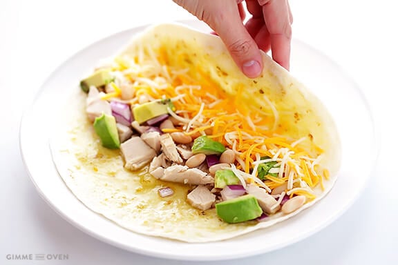 Turkey Enchiladas Recipe | gimmesomeoven.com #thanksgiving